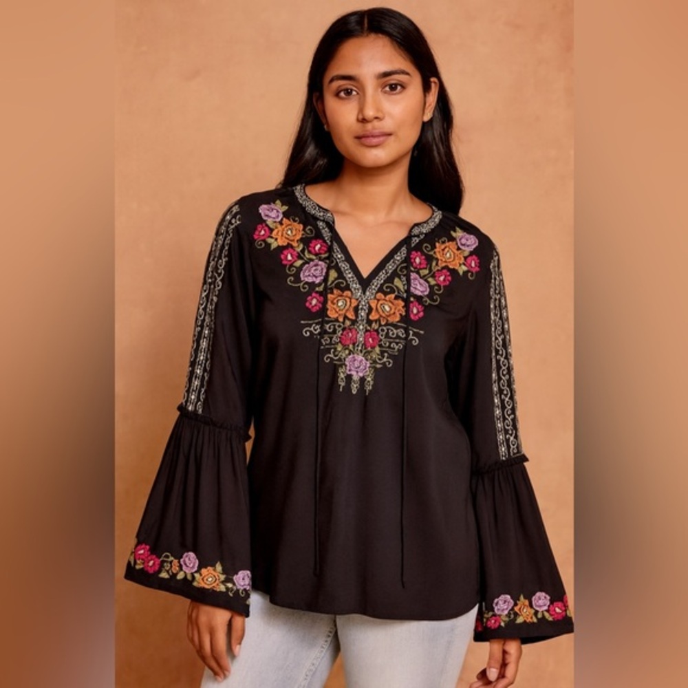 Savanna Jane Black Boho Top Embroidery Tie Bell Sleeve Peasant EUC S #2370